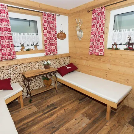 A Very Spacious 4 Person Holiday Near The Chiemsee דירה *