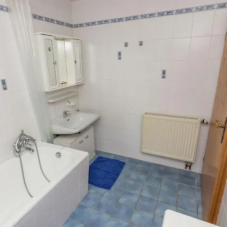 דירה A Very Spacious 4 Person Holiday Near The Chiemsee