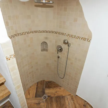 A Very Spacious 4 Person Holiday Near The Chiemsee דירה *
