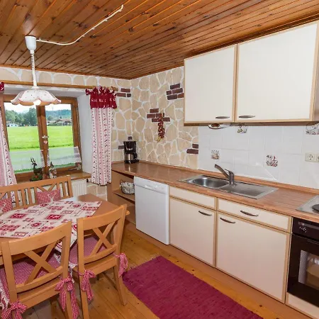 A Very Spacious 4 Person Holiday Near The Chiemsee Апартаменты *