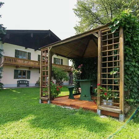 Апартаменты A Very Spacious 4 Person Holiday Near The Chiemsee